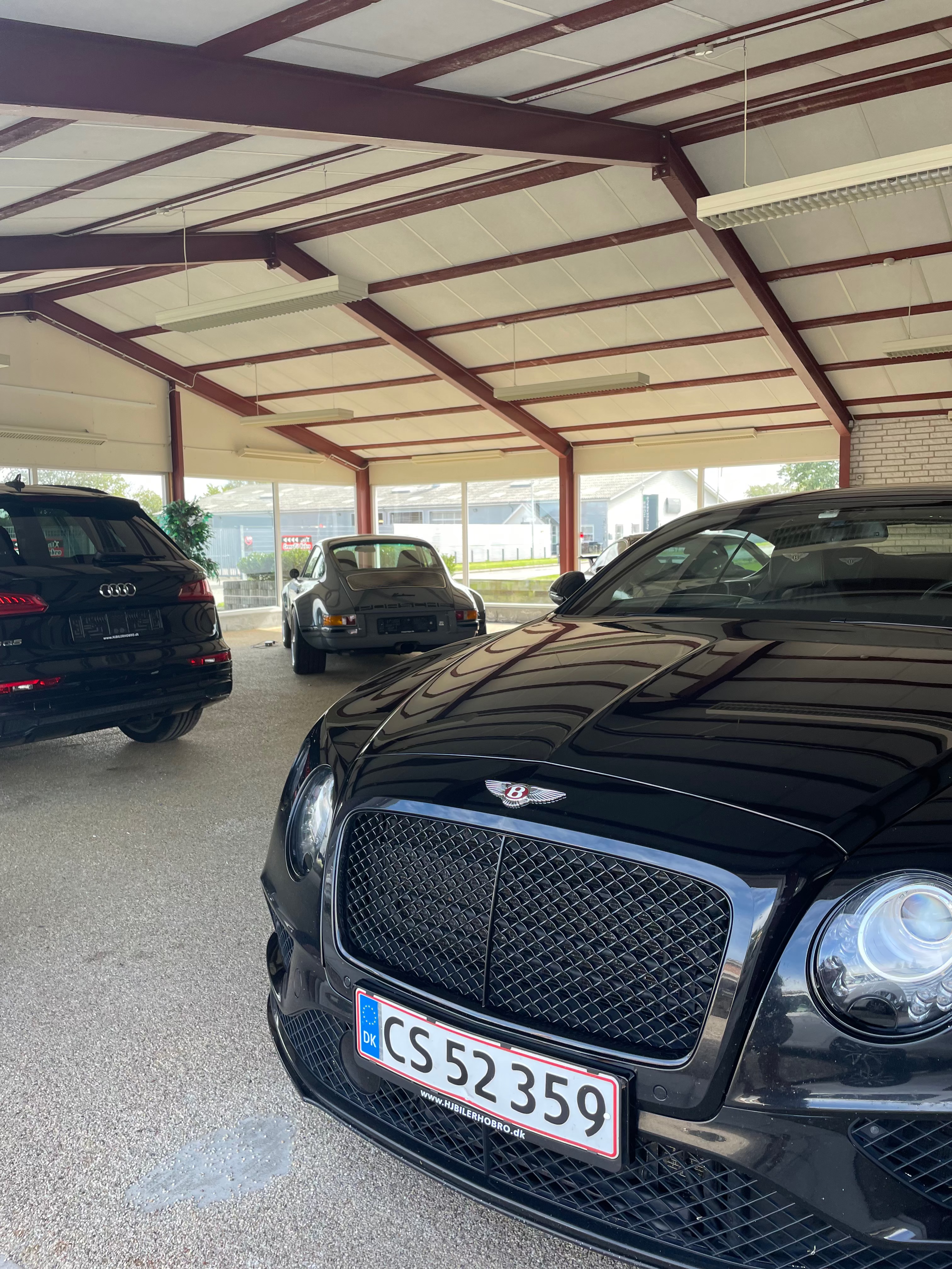 Hjleasingbiler.dk moderne showroom