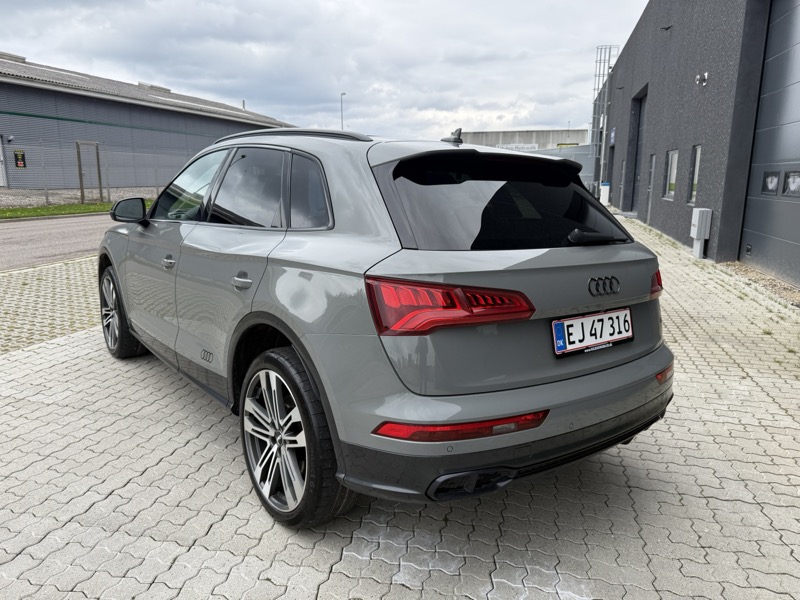 Audi SQ5 side