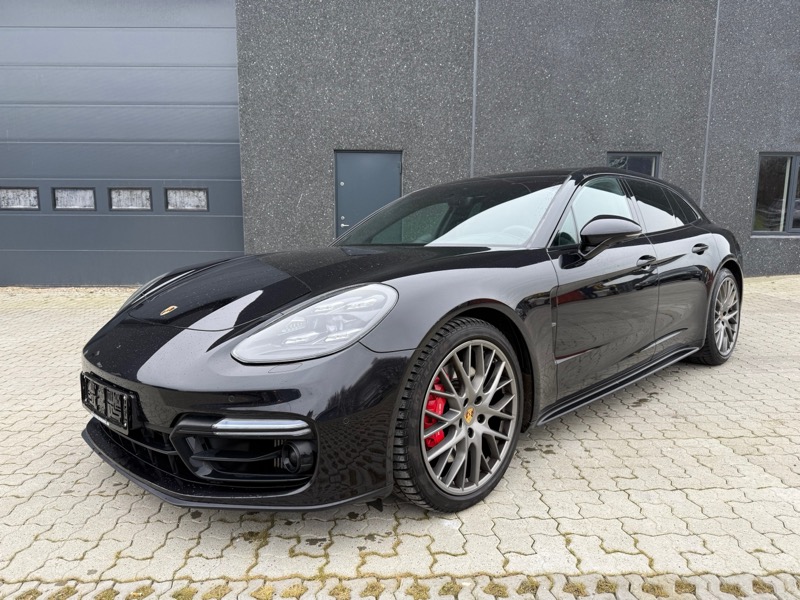 Porsche Panamera GTS front