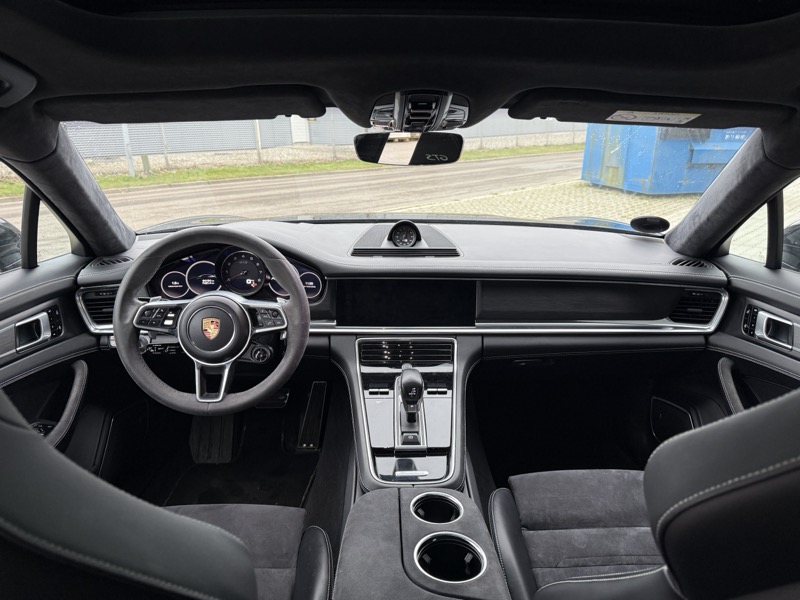Porsche Panamera GTS interior